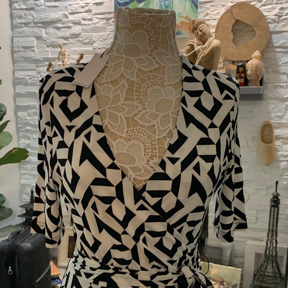 Karen Millen | Half Sleeve Geometric Printed Jersey Wrap Midi Dress Sz 8 | NWT - Picture 7 of 12